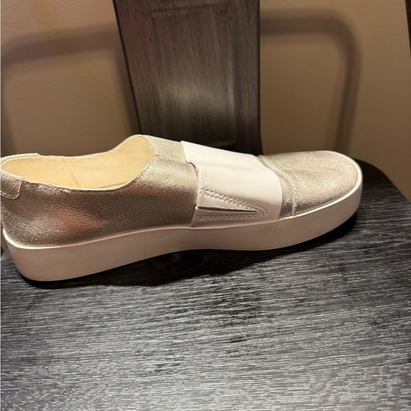 ED Ellen Degeneres Garstin Silver/White Slip On Loafer Sneakers Size 6 - Picture 6 of 15